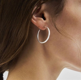 Pernille Corydon Small Circle Line Hoops hos parfumerihamoghende.dk 